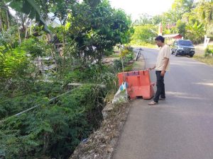 Longsor! Jalan Poros SP 1 dan Rumah Warga Terancam Terjun Kedalam  Air